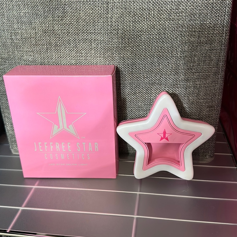 Jeffree star pink phone selfie light